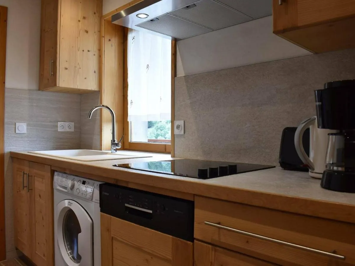 Appartement Chaleureux 4 Pieces, Acces Direct Aux Pistes, Proche Commerces Et Services, Parking Couvert - Fr-1-180-178 Meribel 0*,